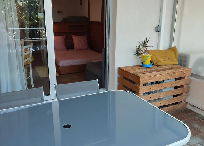 Port De 4 Personnes Avec Terrasse Apartment Hyères