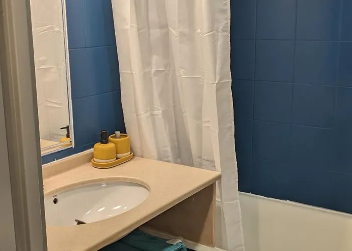 Port De 4 Personnes Avec Terrasse *